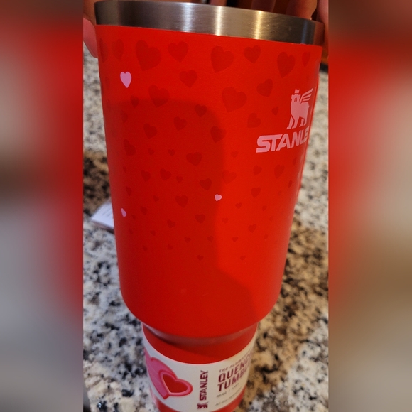 ♥️ Stanley 40oz Red 2025 Valentines Day Tumbler With Straw Topper - Picture 12 of 16